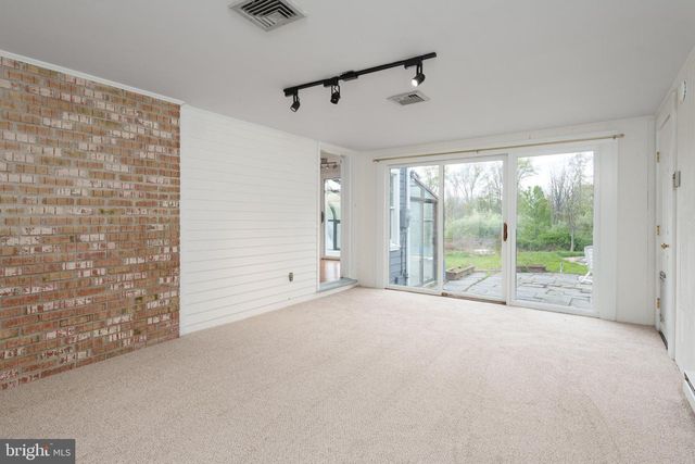 208 MOUNTAIN RD, Ringoes, NJ 08551