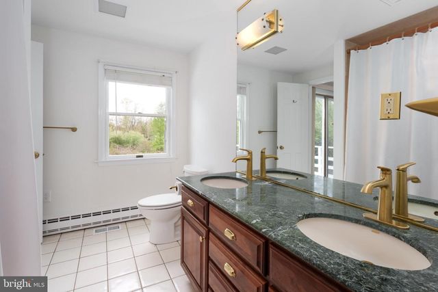 208 MOUNTAIN RD, Ringoes, NJ 08551