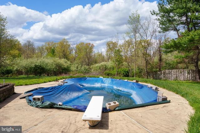208 MOUNTAIN RD, Ringoes, NJ 08551