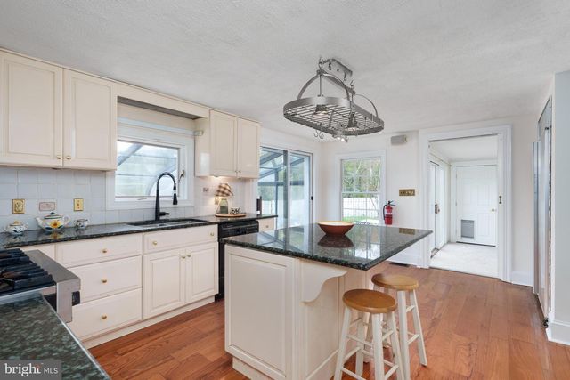 208 MOUNTAIN RD, Ringoes, NJ 08551