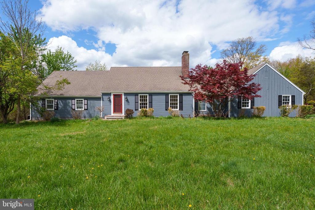 208 MOUNTAIN RD, Ringoes, NJ 08551