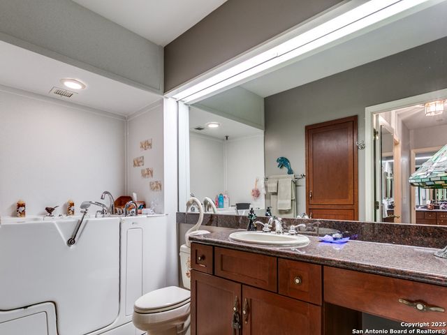 1 Towers Park Ln Apt 316, San Antonio, TX 78209