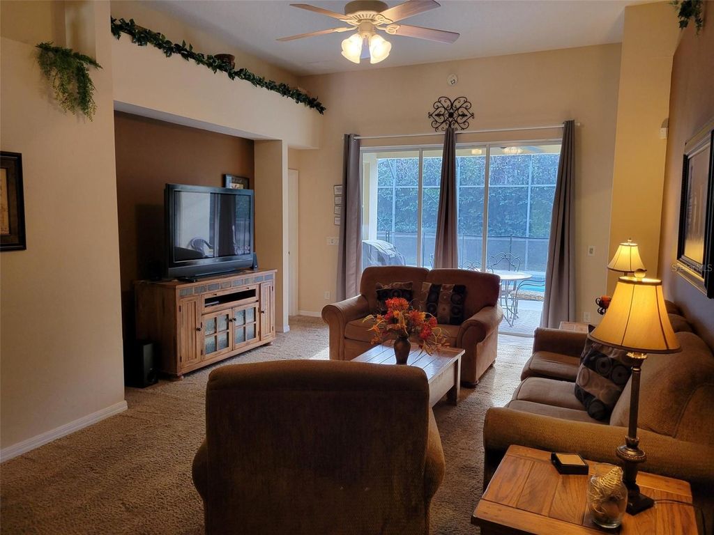 Image 13 of property listing at 643 ORISTA DRIVE, Davenport, FL 33897