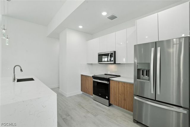 9410 Arrid CIR, Port Charlotte, FL 33981