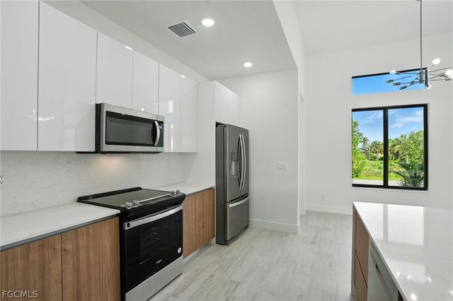 9410 Arrid CIR, Port Charlotte, FL 33981