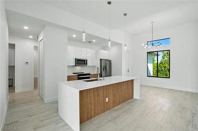 9410 Arrid CIR, Port Charlotte, FL 33981