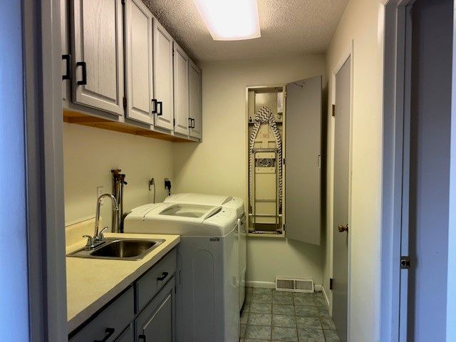 907 Parkview Drive, Westmont Hilltop School District, PA 15905