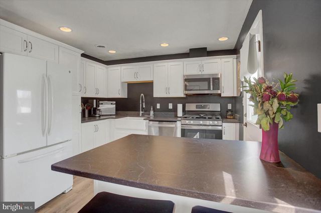 2506 WILLAPA DR, Dover, PA 17315