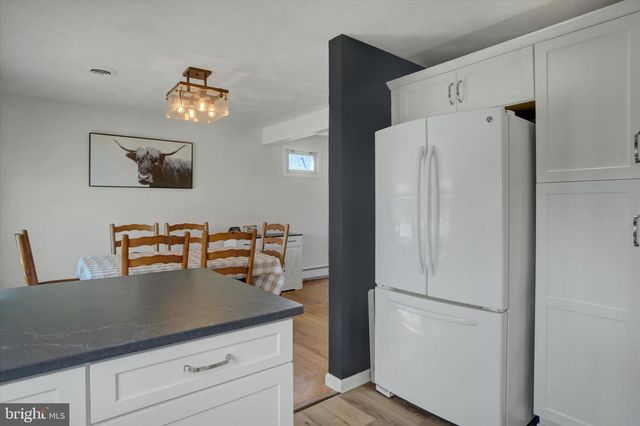 2506 WILLAPA DR, Dover, PA 17315