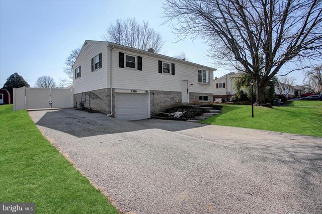 2506 WILLAPA DR, Dover, PA 17315