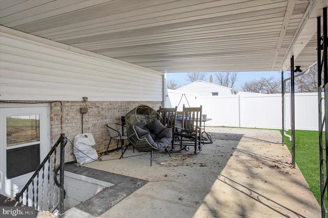 2506 WILLAPA DR, Dover, PA 17315