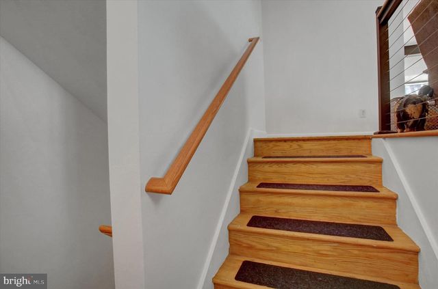 2506 WILLAPA DR, Dover, PA 17315