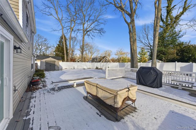 1039 Sipp Avenue, Medford, NY 11763