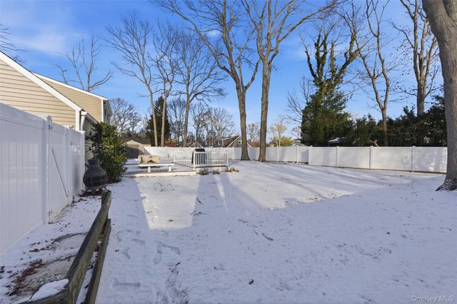 1039 Sipp Avenue, Medford, NY 11763