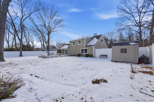 1039 Sipp Avenue, Medford, NY 11763