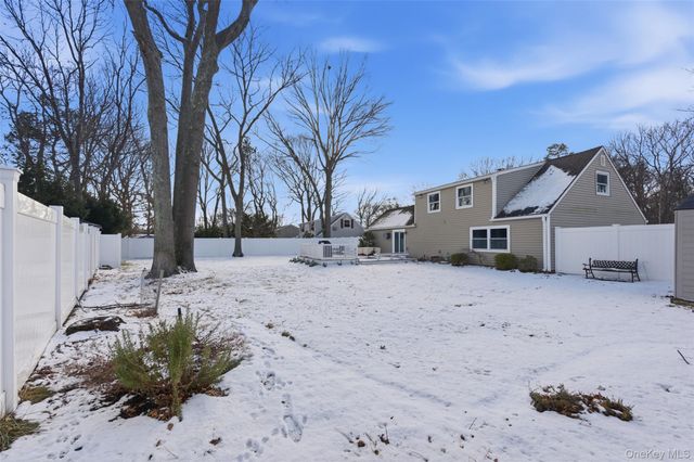 1039 Sipp Avenue, Medford, NY 11763