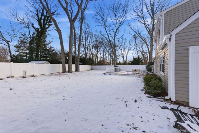 1039 Sipp Avenue, Medford, NY 11763