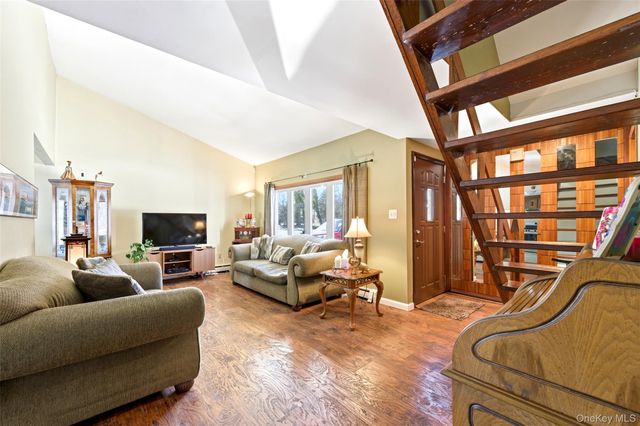 1039 Sipp Avenue, Medford, NY 11763