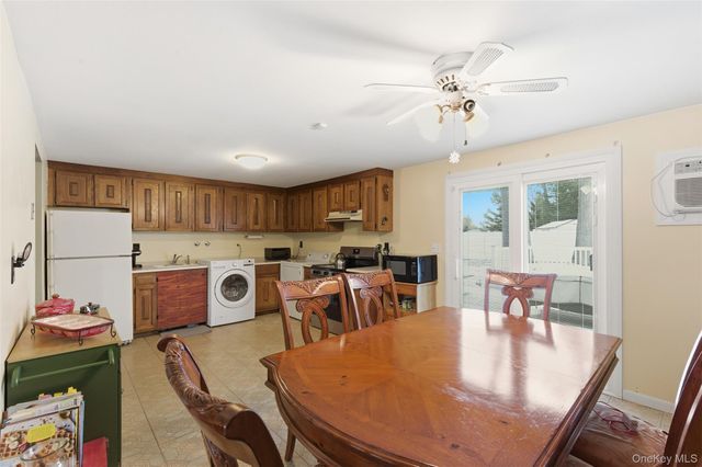 1039 Sipp Avenue, Medford, NY 11763