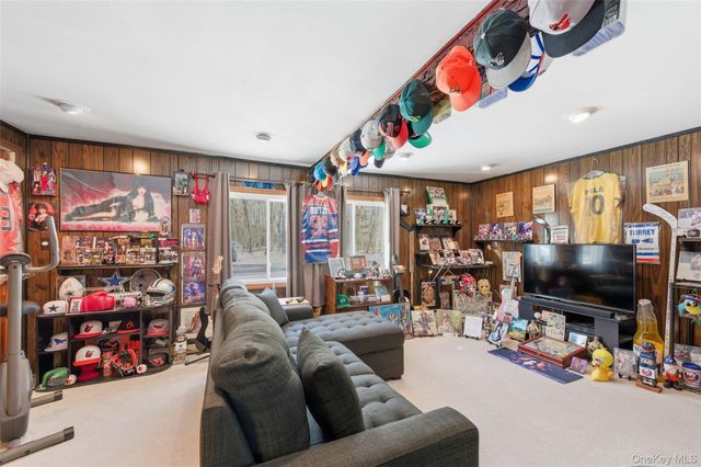 1039 Sipp Avenue, Medford, NY 11763