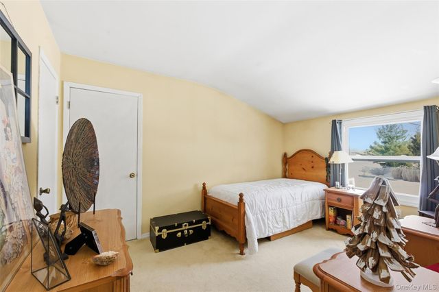 1039 Sipp Avenue, Medford, NY 11763