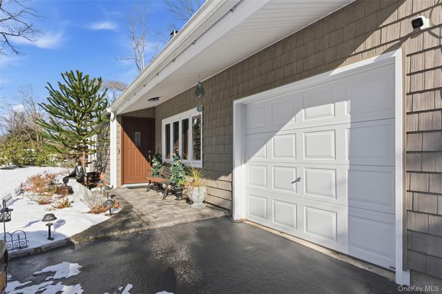 1039 Sipp Avenue, Medford, NY 11763