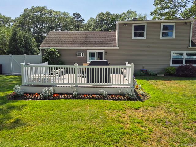 1039 Sipp Avenue, Medford, NY 11763