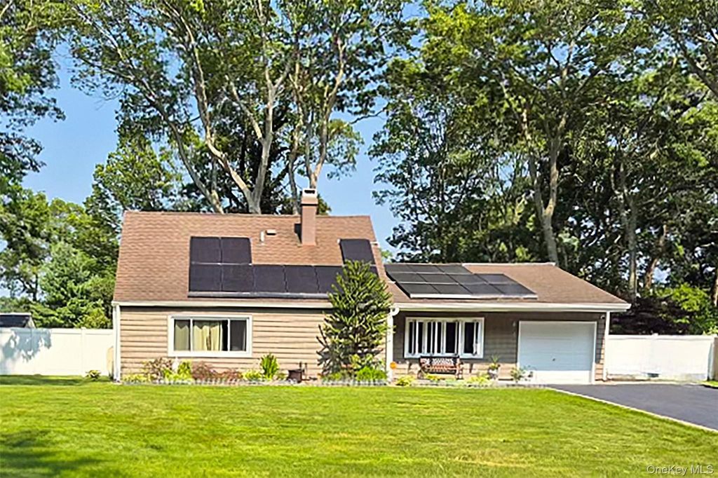 1039 Sipp Avenue, Medford, NY 11763