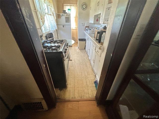 221 Campbell Street, River Rouge, MI 48218
