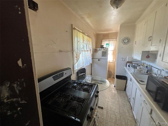 221 Campbell Street, River Rouge, MI 48218