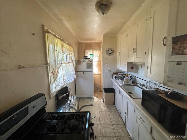 221 Campbell Street, River Rouge, MI 48218