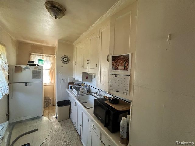 221 Campbell Street, River Rouge, MI 48218