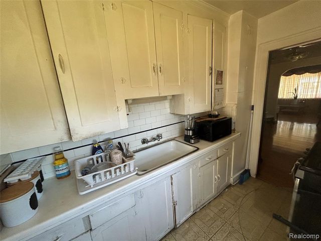 221 Campbell Street, River Rouge, MI 48218