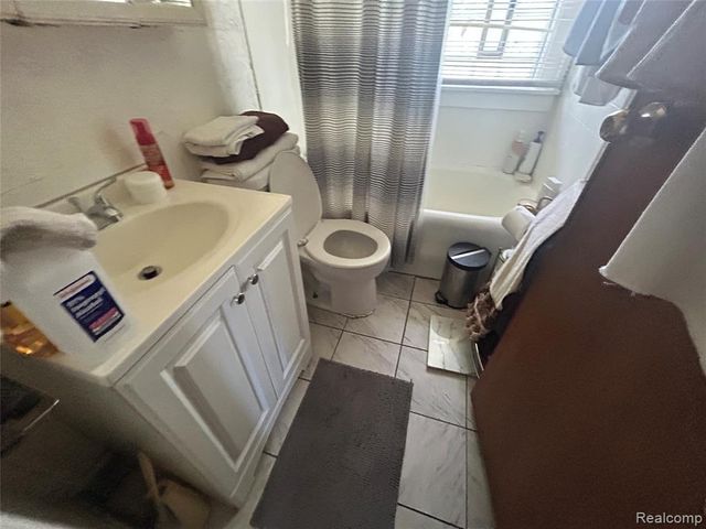 221 Campbell Street, River Rouge, MI 48218
