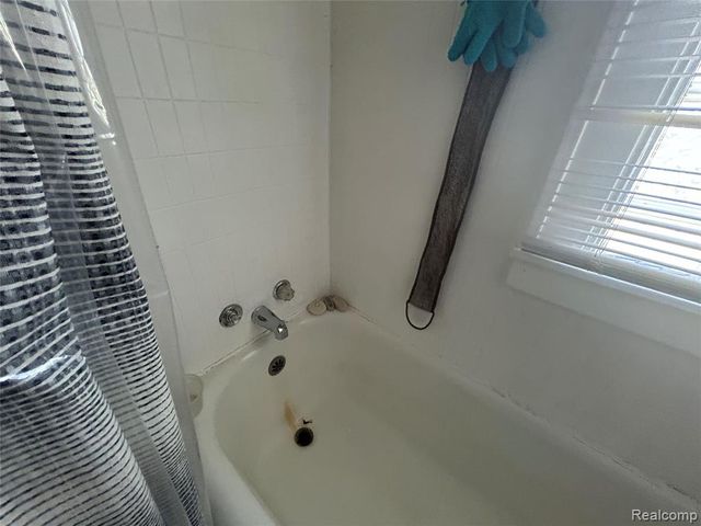221 Campbell Street, River Rouge, MI 48218