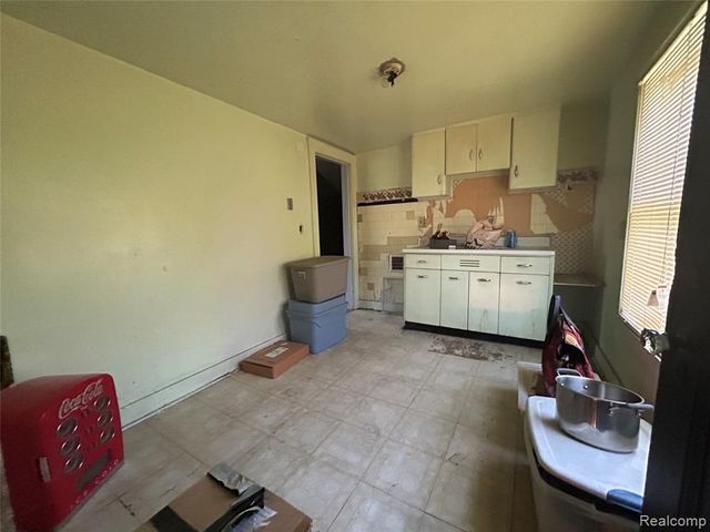 221 Campbell Street, River Rouge, MI 48218