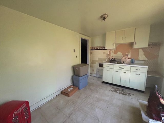 221 Campbell Street, River Rouge, MI 48218
