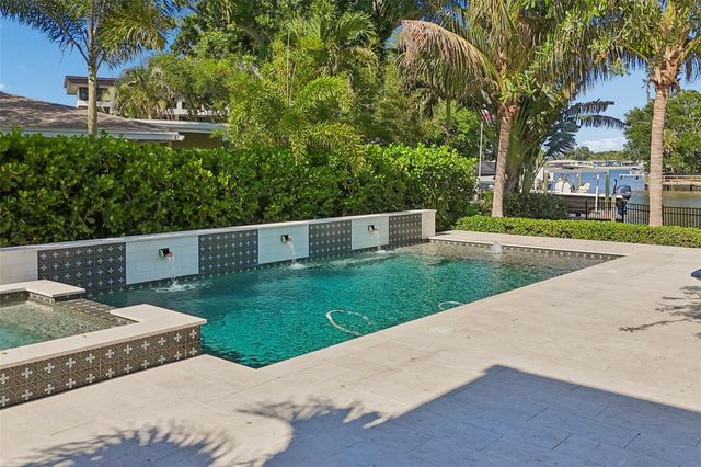 3301 MAPLE STREET NE, St Petersburg, FL 33704