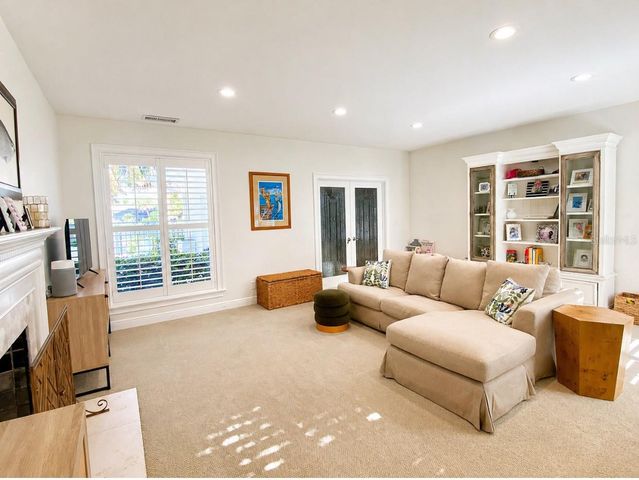 3301 MAPLE STREET NE, St Petersburg, FL 33704