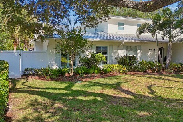 3301 MAPLE STREET NE, St Petersburg, FL 33704