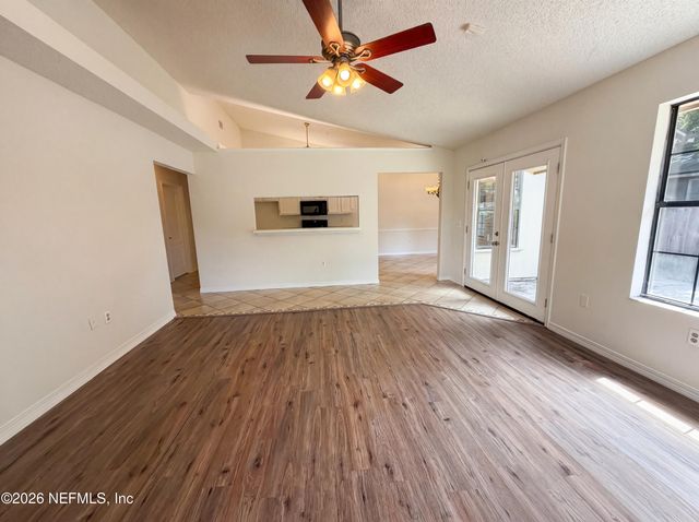 3160 BRIDGEVIEW Drive, Jacksonville, FL 32216