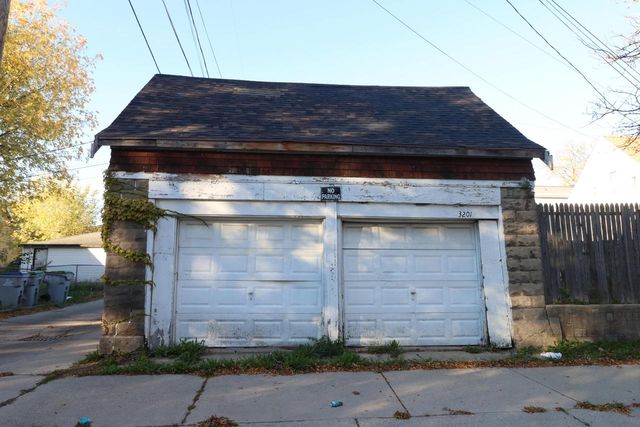 3201 N 39th STREET, Milwaukee, WI 53216
