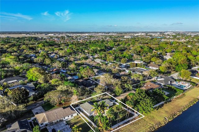 14952 SW 149th St, Miami, FL 33196