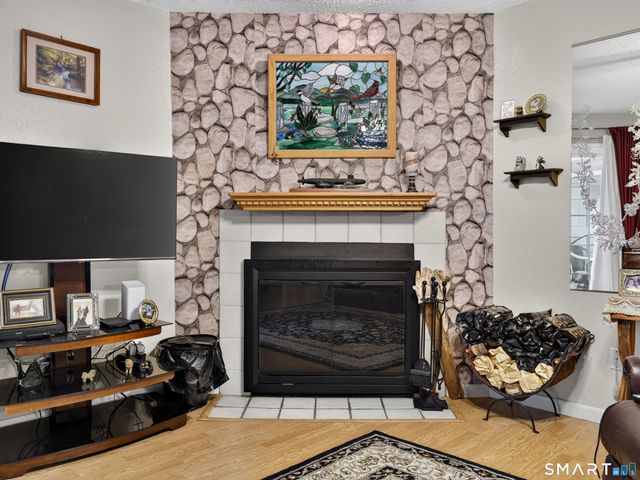 87 Leafwood Lane 239, Groton, CT 06340