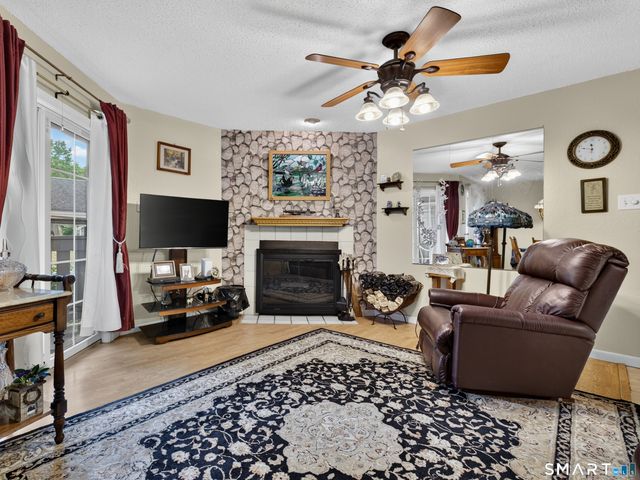87 Leafwood Lane 239, Groton, CT 06340