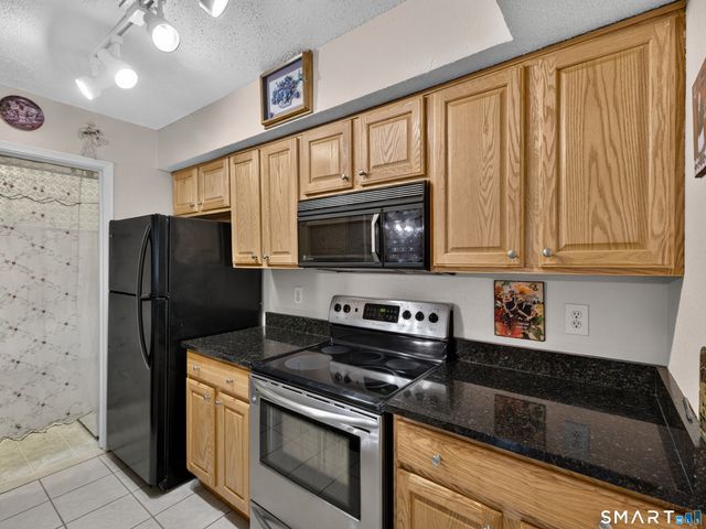 87 Leafwood Lane 239, Groton, CT 06340