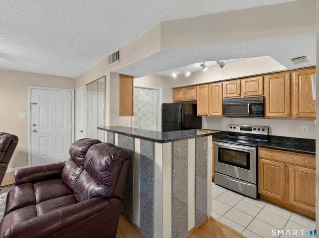 87 Leafwood Lane 239, Groton, CT 06340
