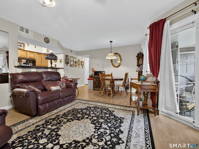 87 Leafwood Lane 239, Groton, CT 06340