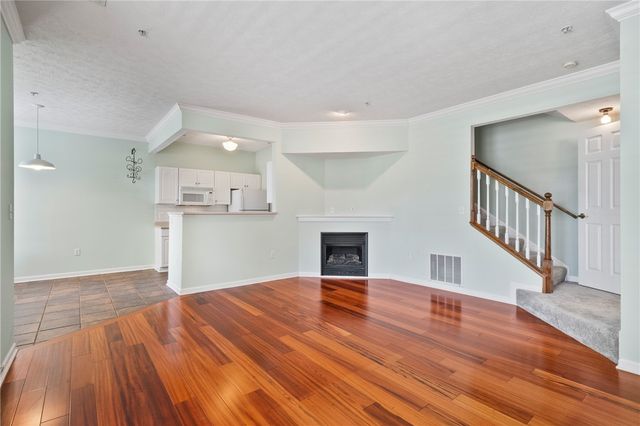 506 Sonie Dr, Ohio Twp, PA 15143