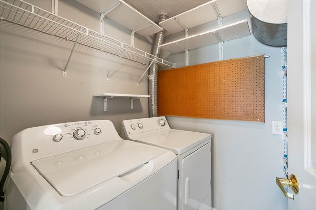 506 Sonie Dr, Ohio Twp, PA 15143
